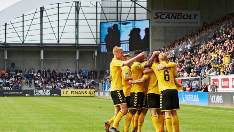 AC Horsens-Spieler feiern ein Tor