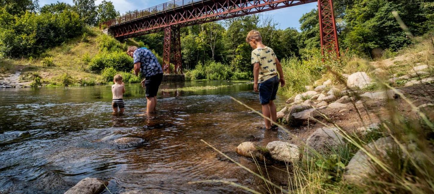 Wasserspaß an der Wiederentdeckten Brücke