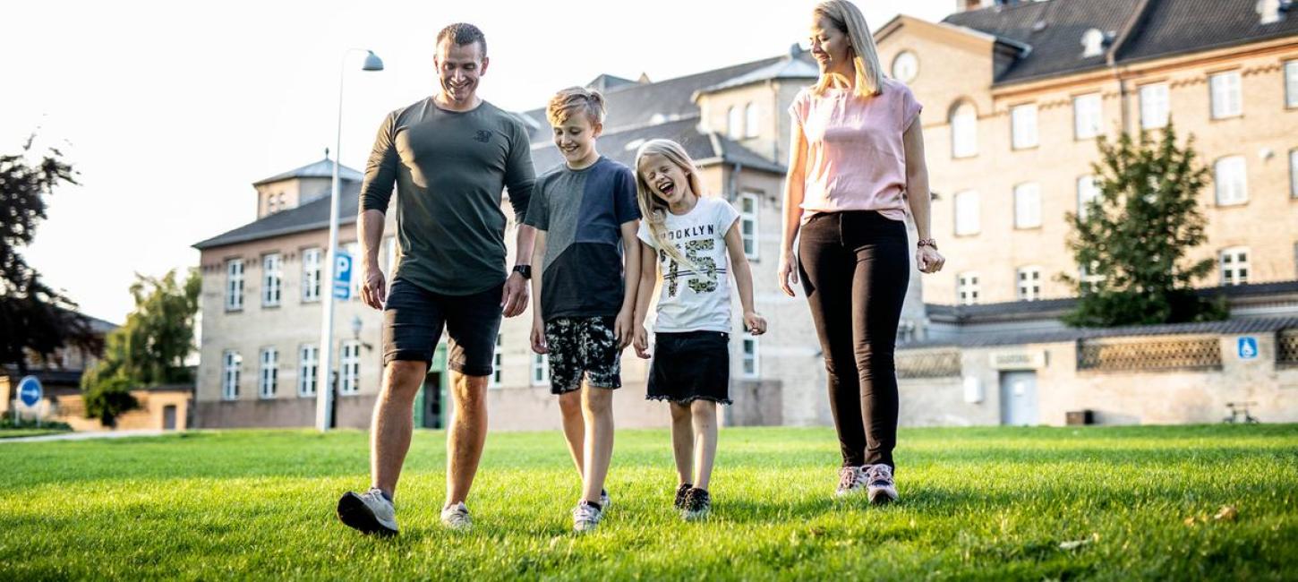 Familie besucht das Gefängnis