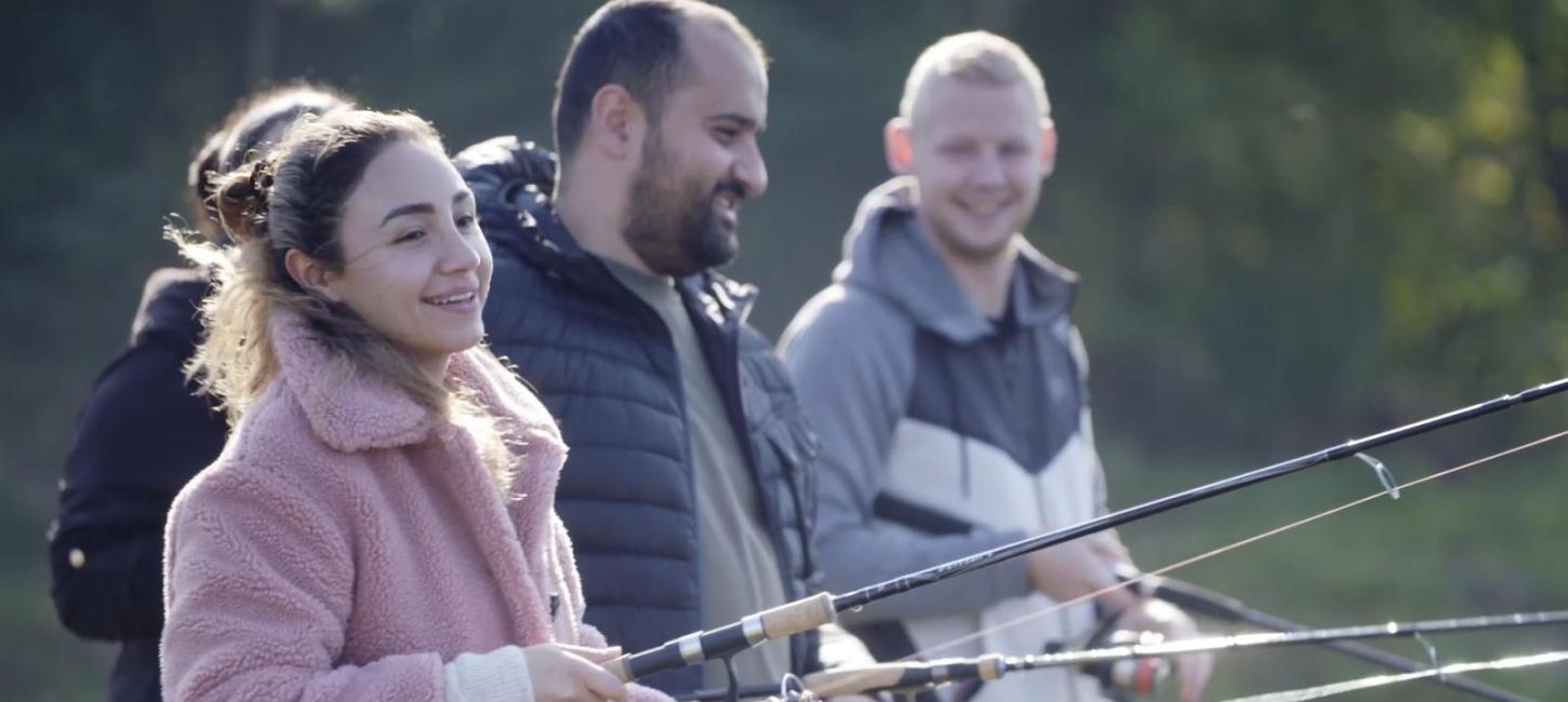 Familie auf Angeltour