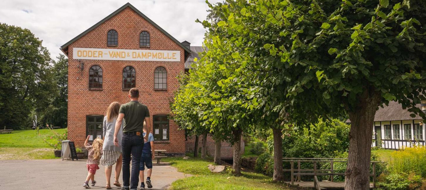 Familie går sammen ved Odder Museum