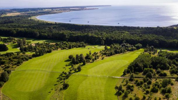 Küstennahe Greens im Juelsminde Golfklub – ein Teil der Urlaubsregion Küstenland