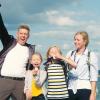 Familie auf Schatzsuche auf Tunø – eine von vier Schatzsuchen in der Urlaubsregion Küstenland