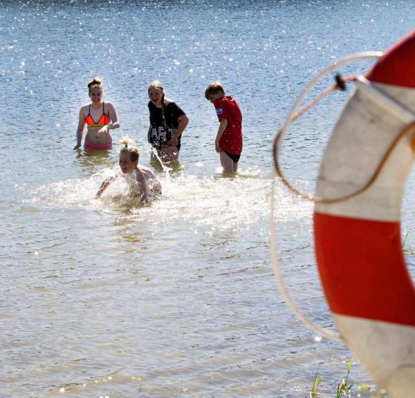 Rettungsring am Badesee Ring Sø außerhalb von Brædstrup bei Horsens – ein Teil der Urlaubsregion Küstenland