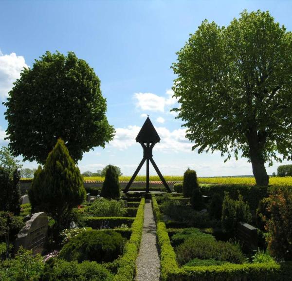 Kirche auf der Insel Alrø im Horsens Fjord – ein Teil der Urlaubsregion Küstenland