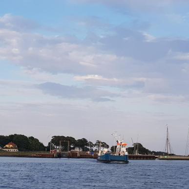 Fähre fahren zu Hjarnø Hafen