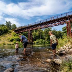 Wasserspaß an der Wiederentdeckten Brücke