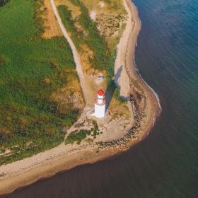 Leuchtturm bei Træskohage von der Drohne aus gesehen