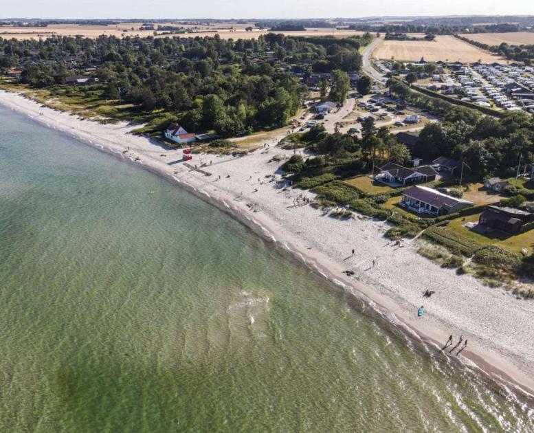 Luftfoto af Saksild Strand