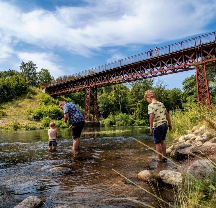 Wasserspaß an der Wiederentdeckten Brücke
